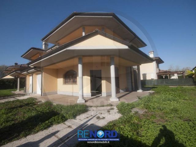 Villa Indipendente in vendita a Roncaro, Lombardia