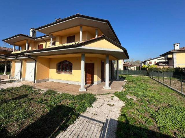 Villa Indipendente in vendita a Roncaro, Lombardia
