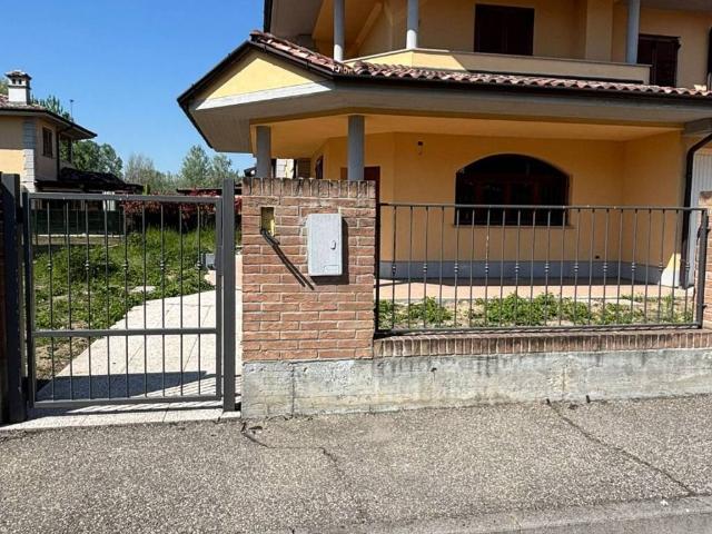 Villa Indipendente in vendita a Roncaro, Lombardia