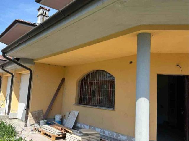 Villa Indipendente in vendita a Roncaro, Lombardia