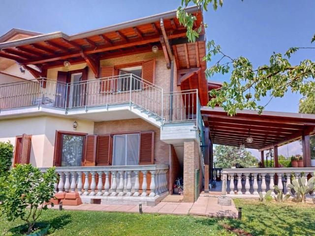 Villa Indipendente in vendita a Roncello, Lombardia