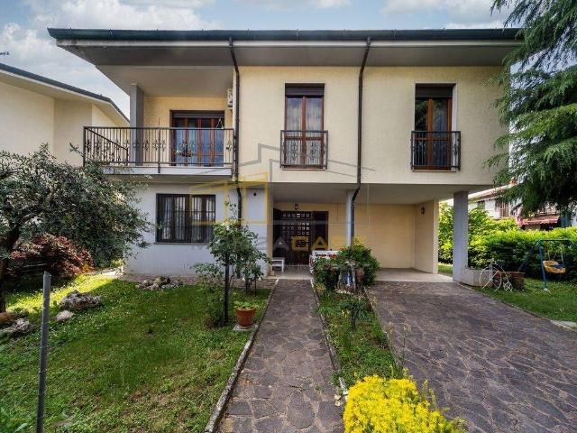 Villa Indipendente in vendita a Roncello, Lombardia