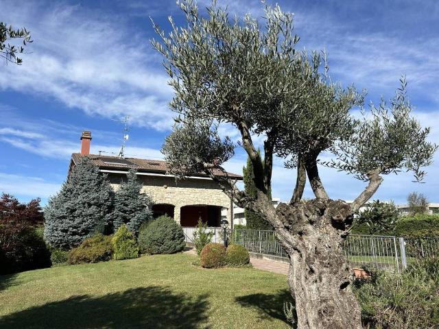 Villa Indipendente in vendita a Roncello