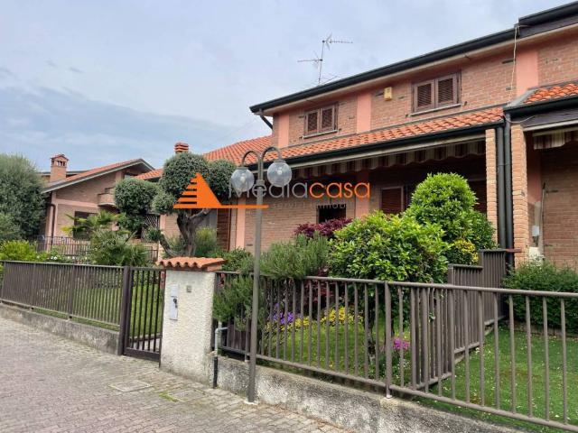 Villa Indipendente in vendita a Roncello, Lombardia