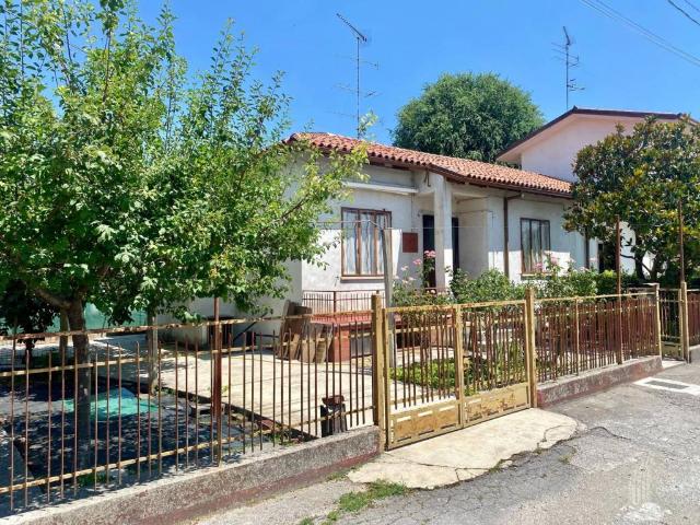 Villa Indipendente in vendita a Selz, Ronchi Dei Legionari