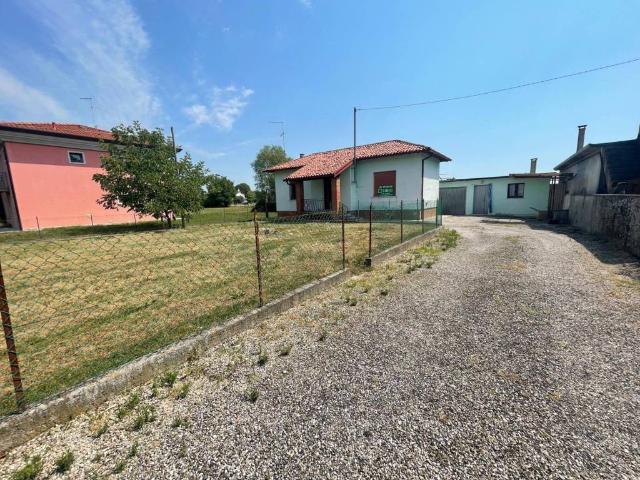 Villa Indipendente in vendita a Ronchis, Friuli-Venezia Giulia