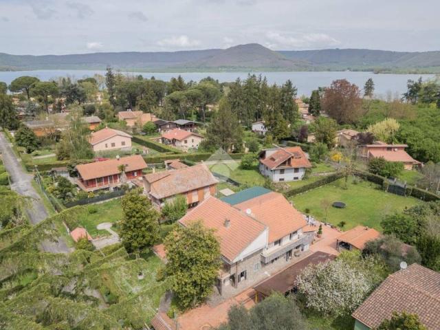Villa Indipendente in vendita a Punta del Lago, Ronciglione
