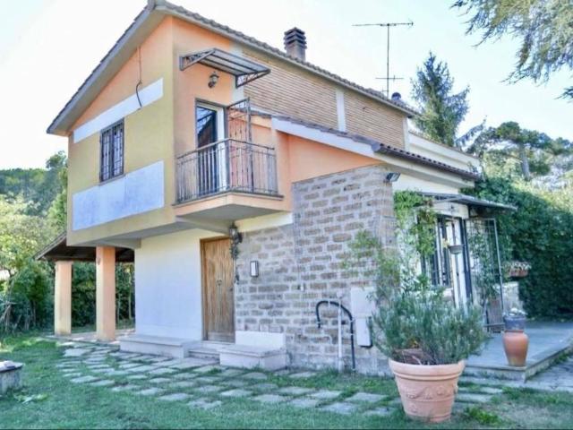 Villa Indipendente in vendita a Punta del Lago, Ronciglione