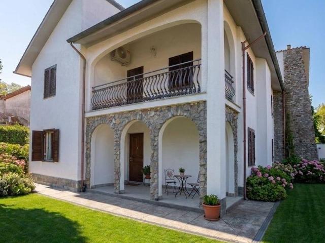 Villa Indipendente in vendita a Punta del Lago, Ronciglione