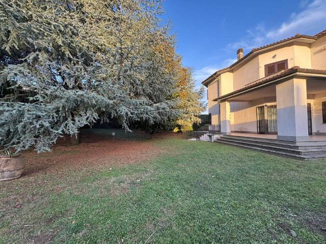Villa Indipendente in vendita a Ronciglione, Lazio