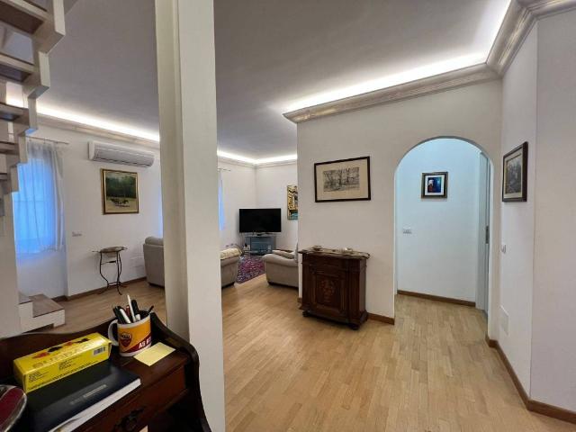 Villa Indipendente in vendita a Ronciglione, Lazio