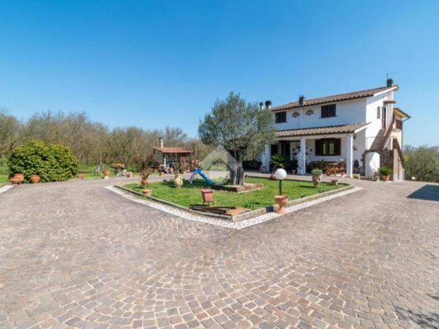 Villa Indipendente in vendita a Ronciglione, Lazio