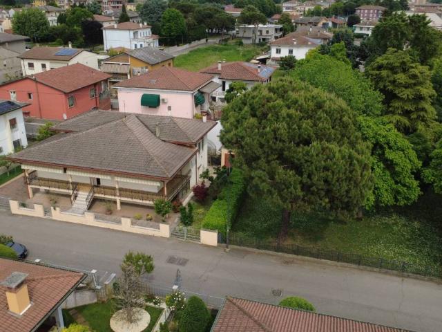 Villa Indipendente in vendita a Ronco All'adige, Veneto