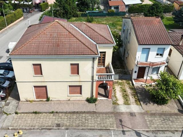 Villa Indipendente in vendita a Ronco All'adige, Veneto