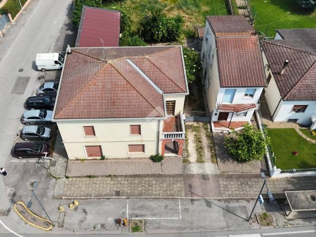 Villa Indipendente in vendita a Ronco All'adige, Veneto