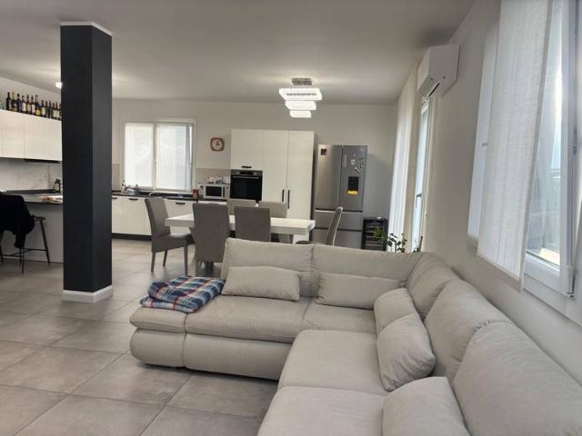 Villa Indipendente in vendita a Ronco All'adige, Veneto