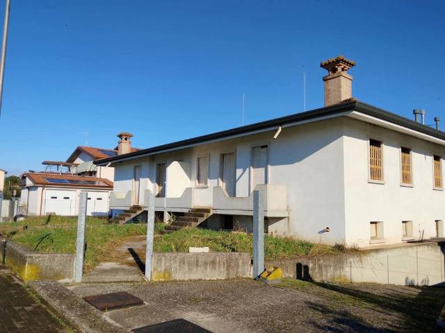 Villa Indipendente in vendita a Ronco All'adige, Veneto