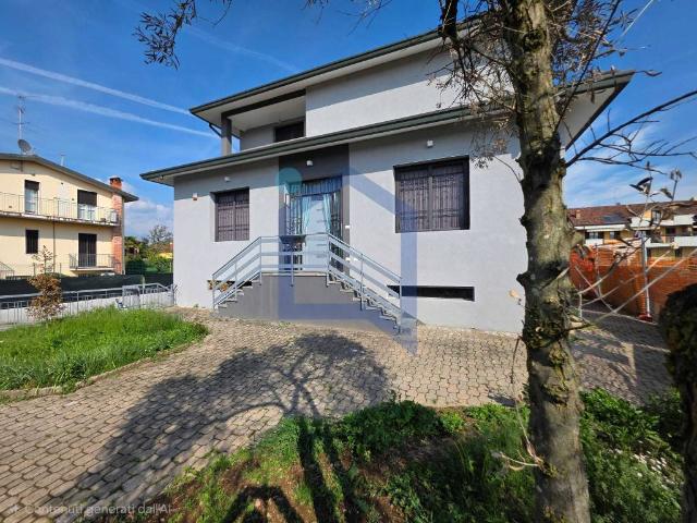 Villa Indipendente in vendita a Ronco Briantino, Lombardia
