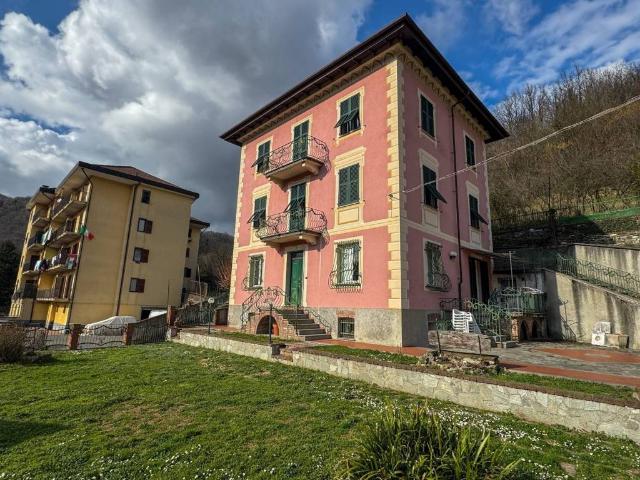 Villa Indipendente in vendita a Ronco Scrivia, Liguria
