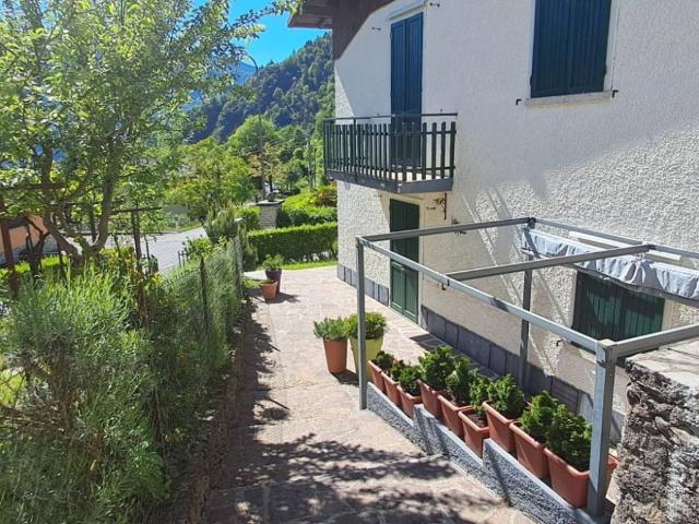 Villa Indipendente in vendita a Comunità Montana della Valle Brembana, Roncobello