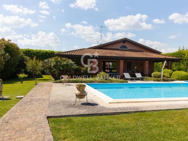 Villa Indipendente in vendita a Roncoferraro, Lombardia