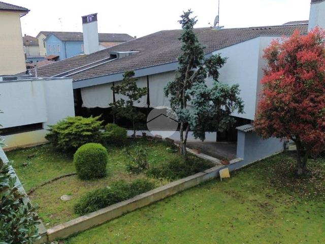 Villa Indipendente in vendita a Roncoferraro, Lombardia