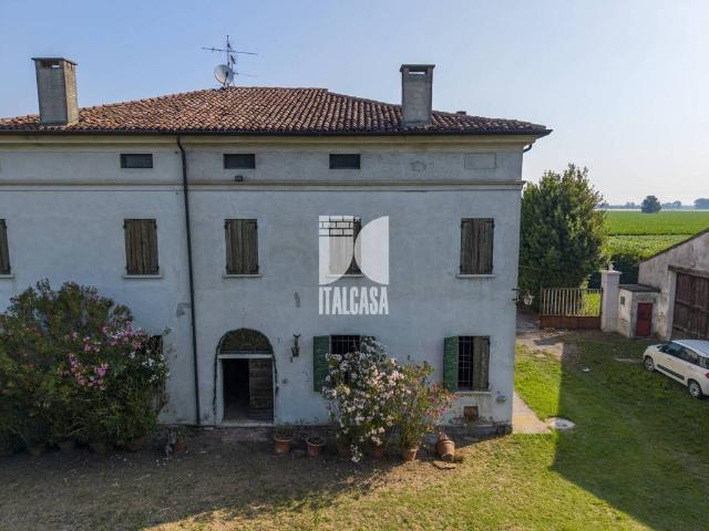 Villa Indipendente in vendita a Roncoferraro, Lombardia