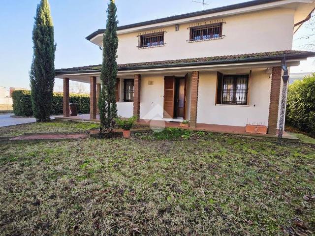 Villa Indipendente in vendita a Roncoferraro, Lombardia