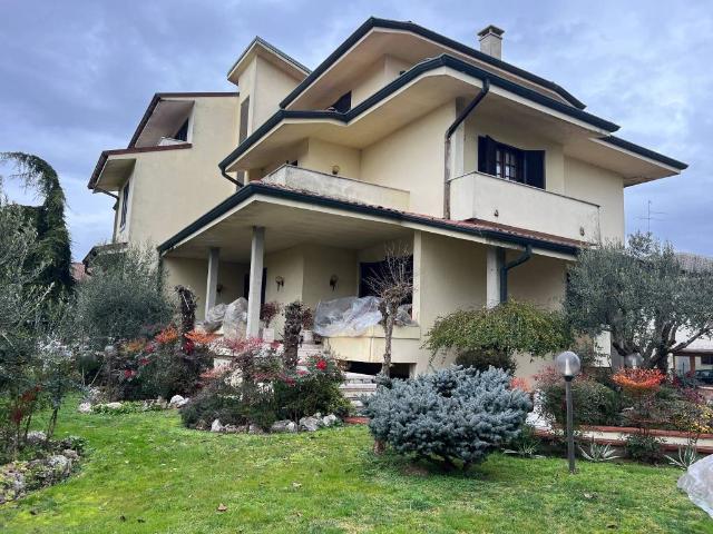 Villa Indipendente in vendita a Roncoferraro, Lombardia