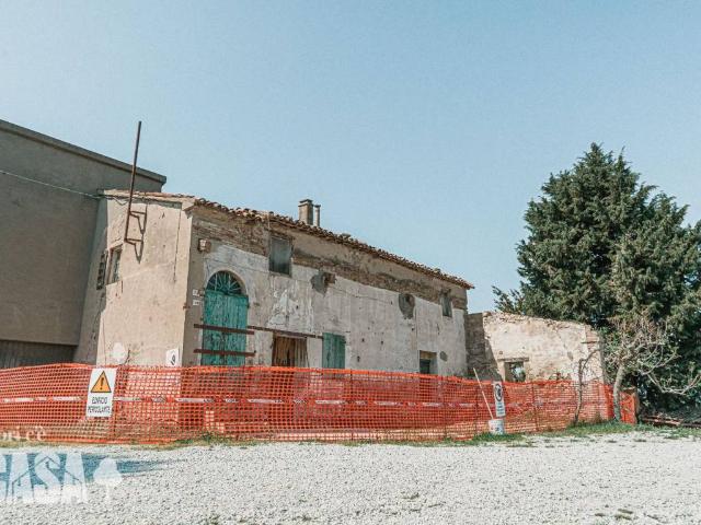 Villa Indipendente in vendita a Cento, Roncofreddo