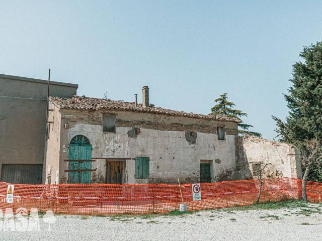 Villa Indipendente in vendita a Cento, Roncofreddo