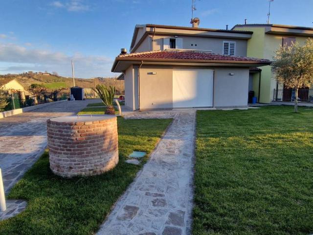 Villa Indipendente in vendita a Cento, Roncofreddo