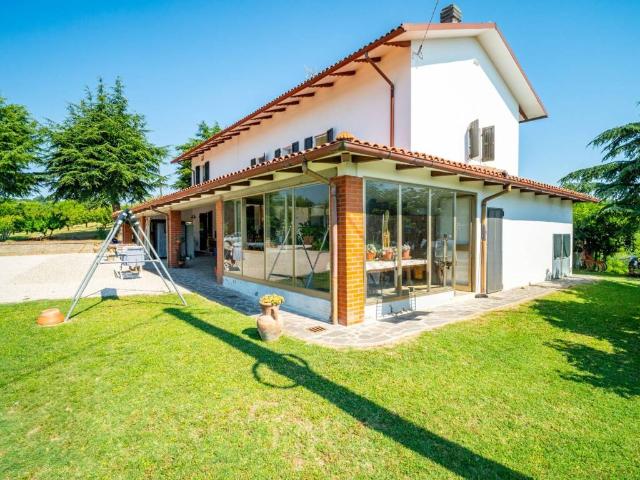 Villa Indipendente in vendita a Cento, Roncofreddo