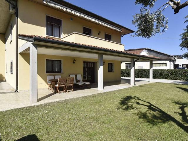 Villa Indipendente in vendita a Rosà, Veneto