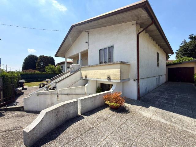 Villa Indipendente in vendita a Rosà, Veneto
