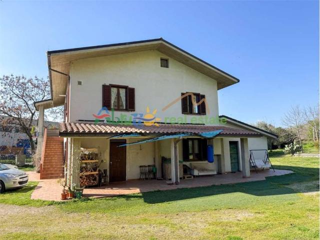 Villa Indipendente in vendita a Rosciano, Abruzzo