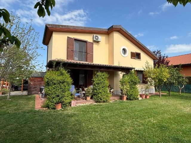 Villa Indipendente in vendita a Rosciano, Abruzzo