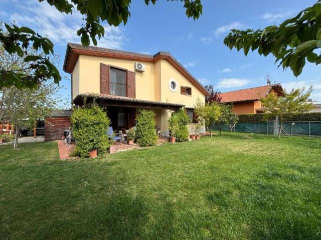 Villa Indipendente in vendita a Rosciano, Abruzzo