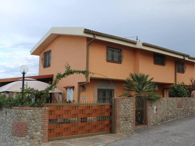 Villa Indipendente in vendita a Marina di Roseto Capo Spulico, Calabria