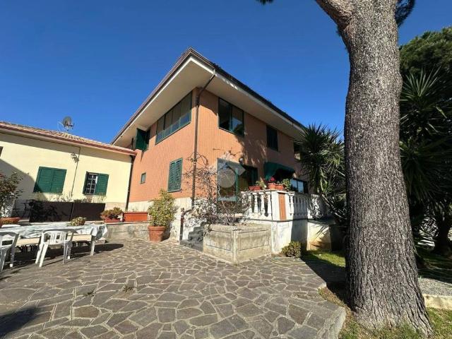 Villa Indipendente in vendita a Marina di Roseto Capo Spulico, Calabria