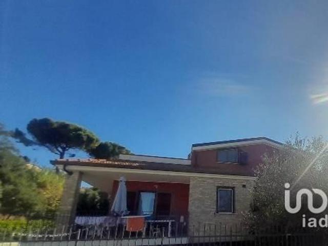 Villa Indipendente in vendita a Roseto Degli Abruzzi, Abruzzo