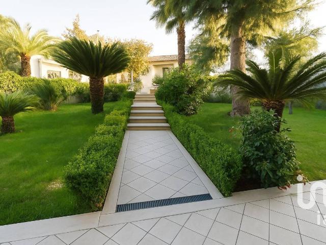 Villa Indipendente in vendita a Roseto Degli Abruzzi, Abruzzo