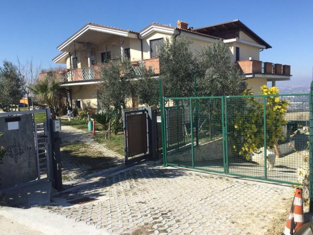 Villa Indipendente in vendita a Roseto Degli Abruzzi, Abruzzo