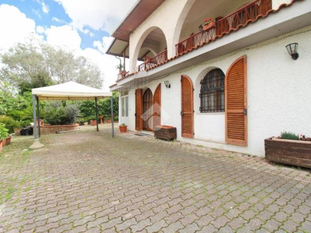Villa Indipendente in vendita a Roseto Degli Abruzzi, Abruzzo