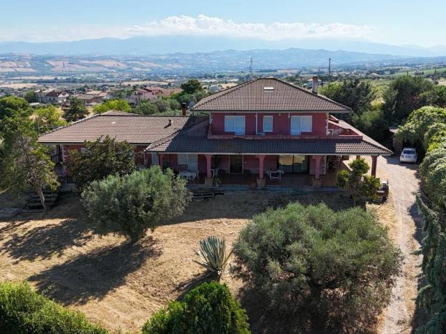 Villa Indipendente in vendita a Montepagano, Roseto degli Abruzzi