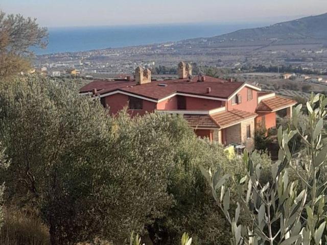 Villa Indipendente in vendita a Belsito, Roseto Degli Abruzzi