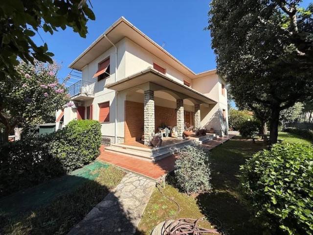 Villa Indipendente in vendita a Rosignano Marittimo, Toscana
