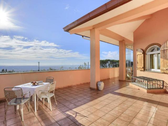 Villa Indipendente in vendita a Rosignano Marittimo, Livorno