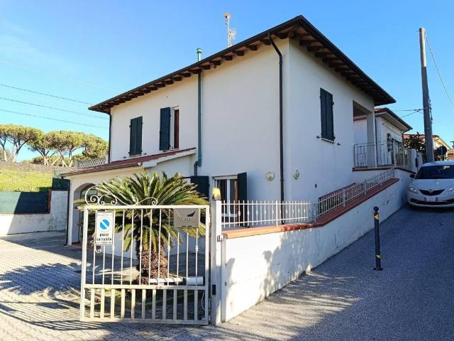 Villa Indipendente in vendita a Rosignano Marittimo, Toscana