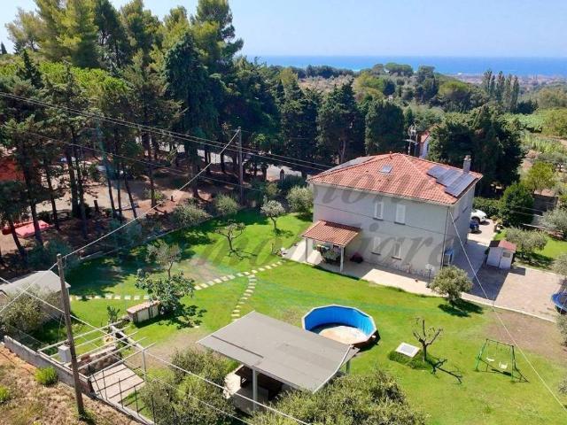 Villa Indipendente in vendita a Rosignano Marittimo, Toscana